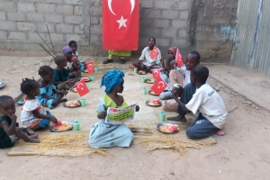 Afrika Çad yemek dağıtımlarımız devam ediyor Yetimi yoksulu gozetenler derneği 