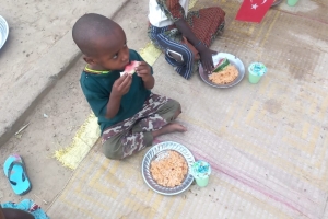 Afrika Çad yemek dağıtımlarımız devam ediyor Yetimi yoksulu gozetenler derneği 