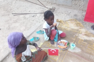 Afrika Çad yemek dağıtımlarımız devam ediyor Yetimi yoksulu gozetenler derneği 