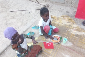 Afrika Çad yemek dağıtımlarımız devam ediyor Yetimi yoksulu gozetenler derneği 