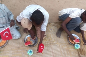 Afrika Çad yemek dağıtımlarımız devam ediyor Yetimi yoksulu gozetenler derneği 