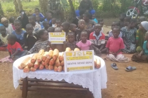 Afrika Uganda ekmek dağıtımlarımız devami ediyor