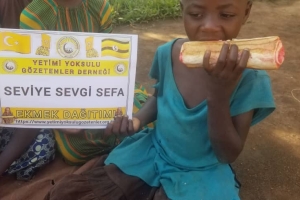 Afrika Uganda ekmek dağıtımlarımız devami ediyor