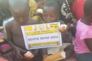 Afrika Uganda ekmek dağıtımlarımız devami ediyor