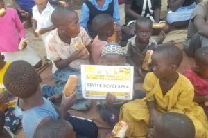 Afrika Uganda ekmek dağıtımlarımız devami ediyor