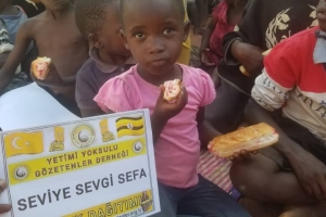 Afrika Uganda ekmek dağıtımlarımız devami ediyor