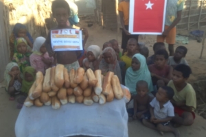 Afrika Madagaskar ekmek dağıtımımız devam ediyor Yetimi yoksulu gozetenler derneği 
