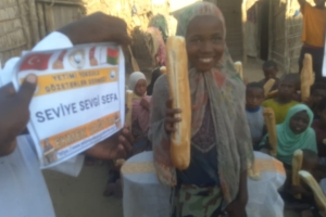 Afrika Madagaskar ekmek dağıtımımız devam ediyor Yetimi yoksulu gozetenler derneği 