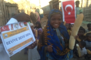 Afrika Madagaskar ekmek dağıtımımız devam ediyor Yetimi yoksulu gozetenler derneği 