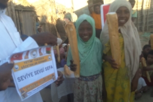 Afrika Madagaskar ekmek dağıtımımız devam ediyor Yetimi yoksulu gozetenler derneği 