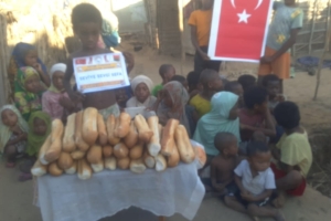 Afrika Madagaskar ekmek dağıtımımız devam ediyor Yetimi yoksulu gozetenler derneği 