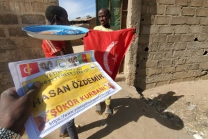 Afrika Kamerun şükür kurbanı kesin ve dağıtımı yapıldı