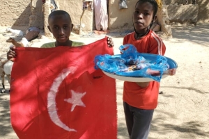 Afrika Kamerun şükür kurbanı kesin ve dağıtımı yapıldı