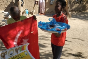 Afrika Kamerun şükür kurbanı kesin ve dağıtımı yapıldı