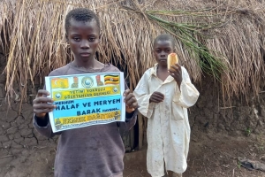 Bugün Afrika'nın 3 bölgesinde Kamerun Uganda ve madagaskar'da yetim m ve yoksul çocuklara ekmek dağıtımında bulunduk