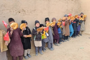 Afganistan ekmek dağıtımı 