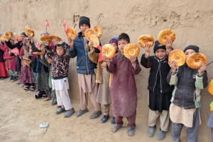 Afganistan ekmek dağıtımı 