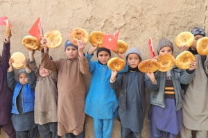 Afganistan ekmek dağıtımı 