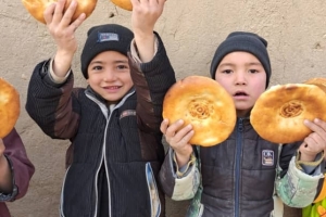 Afganistan ekmek dağıtımı 