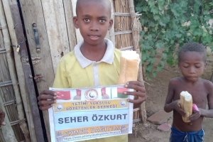 Afrika madagaskar ekmek dağıtımı 