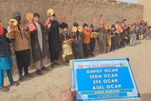 2023 yılının ilk yurtdışı faaliyetini Afganistan'da ekmek dağıtarak yaptık