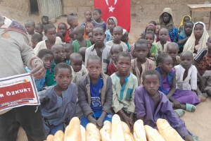 2023 yılının ilk ekmek dağıtımını Afrika Kamerun ülkesinde yaptik