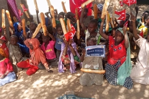 Afrika Kamerun'da ekmek dağıtımı Ocak 2023