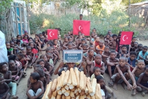 Afrika Madagaskar ve Kamerun ekmek dağıtımı Ocak 2023