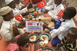 Afrika Yemek Dağıtımı