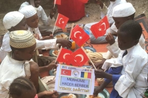 Afrika Yemek Dağıtımı