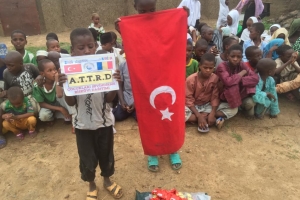 Afrika Çocuk Sevindirme