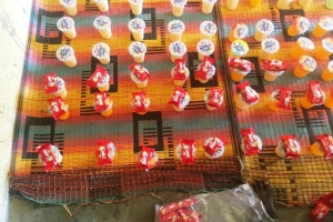 Mevlid-i Şerif çoçukları sevindirme meyve suyu büskivi dağıtımı