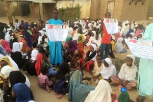 Mevlid-i Şerif çoçukları sevindirme meyve suyu büskivi dağıtımı