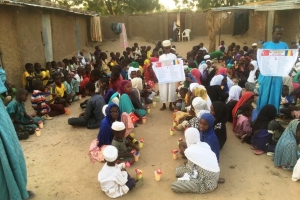 Mevlid-i Şerif çoçukları sevindirme meyve suyu büskivi dağıtımı