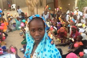 Mevlid-i Şerif çoçukları sevindirme meyve suyu büskivi dağıtımı