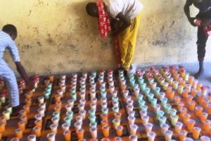 Mevlid-i Şerif çoçukları sevindirme meyve suyu büskivi dağıtımı