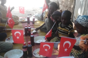 Türkiye'den Selamlar Yemek dağıtımı
