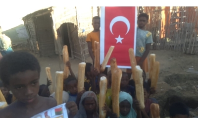 Afrika Madagaskar ekmek dağıtımımız devam ediyor Yetimi yoksulu gozetenler derneği 