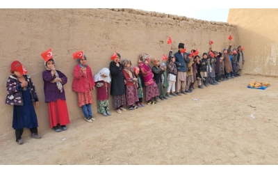 Afganistan ekmek dağıtımı 