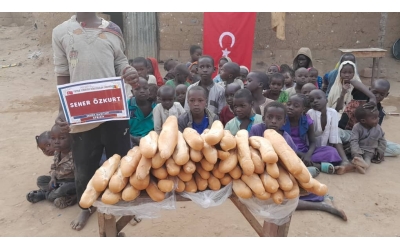 2023 yılının ilk ekmek dağıtımını Afrika Kamerun ülkesinde yaptik