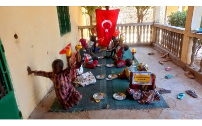 Afrika Kamerun'da yemek dağıtımı ocak 2023