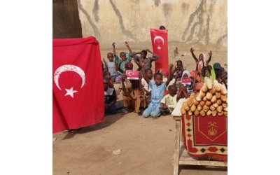 Dünyanın 6.en fakir ülkesi Afrika Gambiya'da ekmek dağıtımı 2022