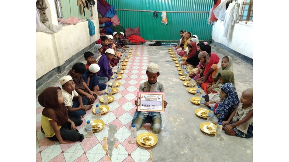 Medrese Talebelerine Yemek Dağıtımı