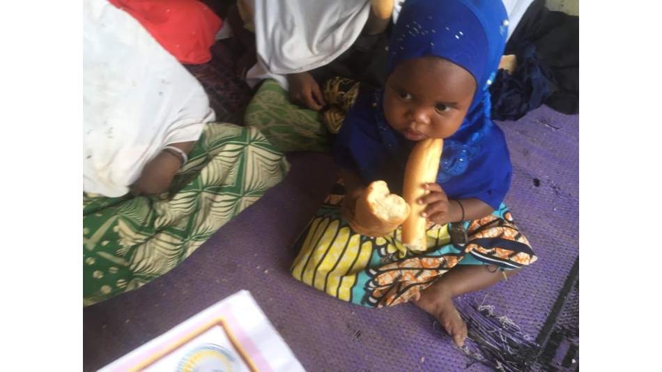 Afrika'da yetim yoksul çocuklara Ekmek dağıtımına devam ediyoruz