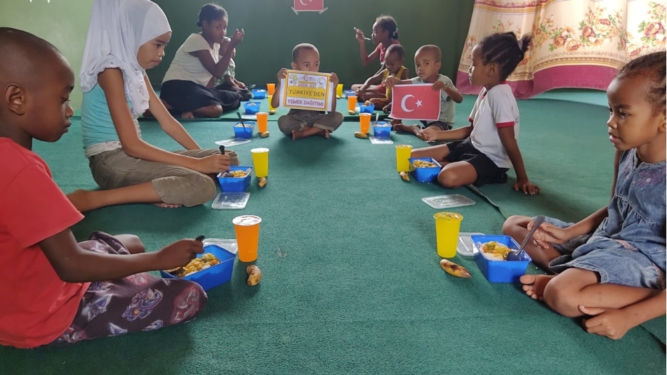 Madagaskar da yemek dağıtımı