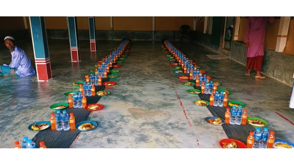 Ramazan ayında Afrika Gambiya'da yetim ve yoksul ailelere iftar yemeği verildi