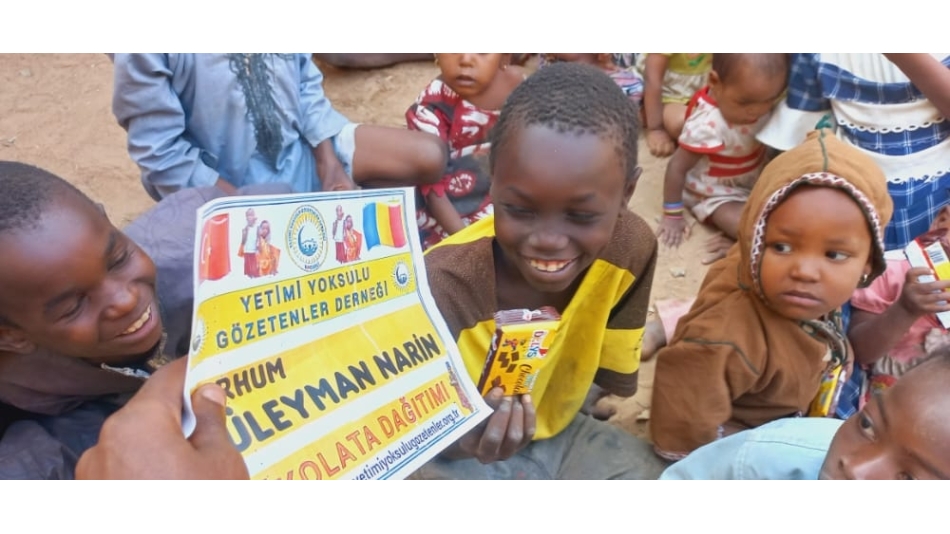 Afrika'da yetim ve yoksul çocuklara çikolata dağıtımlarımız devam ediyor