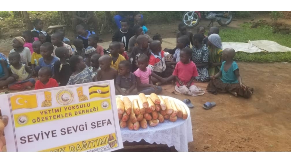 Afrika Uganda ekmek dağıtımlarımız devami ediyor