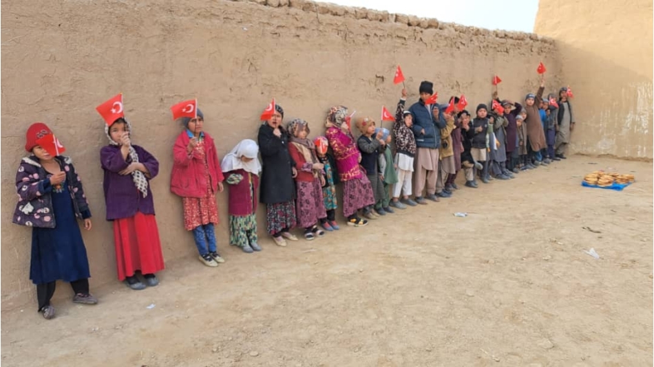 Afganistan ekmek dağıtımı 