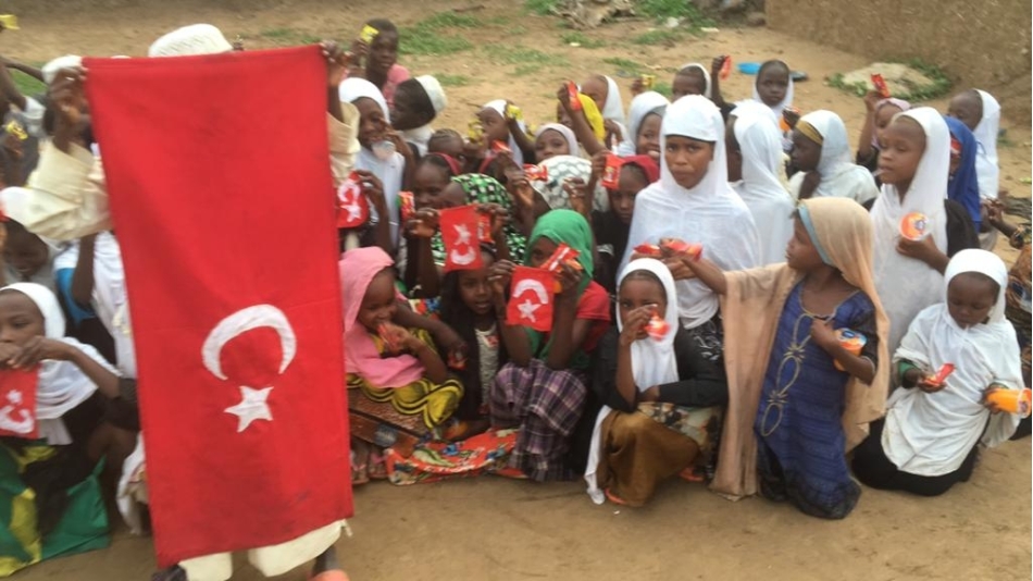 Afrika Çocuk Sevindirme